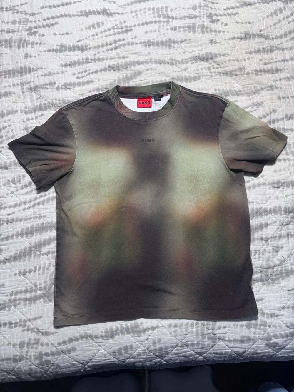 Hugo Boss Diobo T-Shirt Men’s Medium Khaki Tones Blurred Print